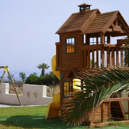 For 4 Persons, Swimming Pool, Near The شقة
